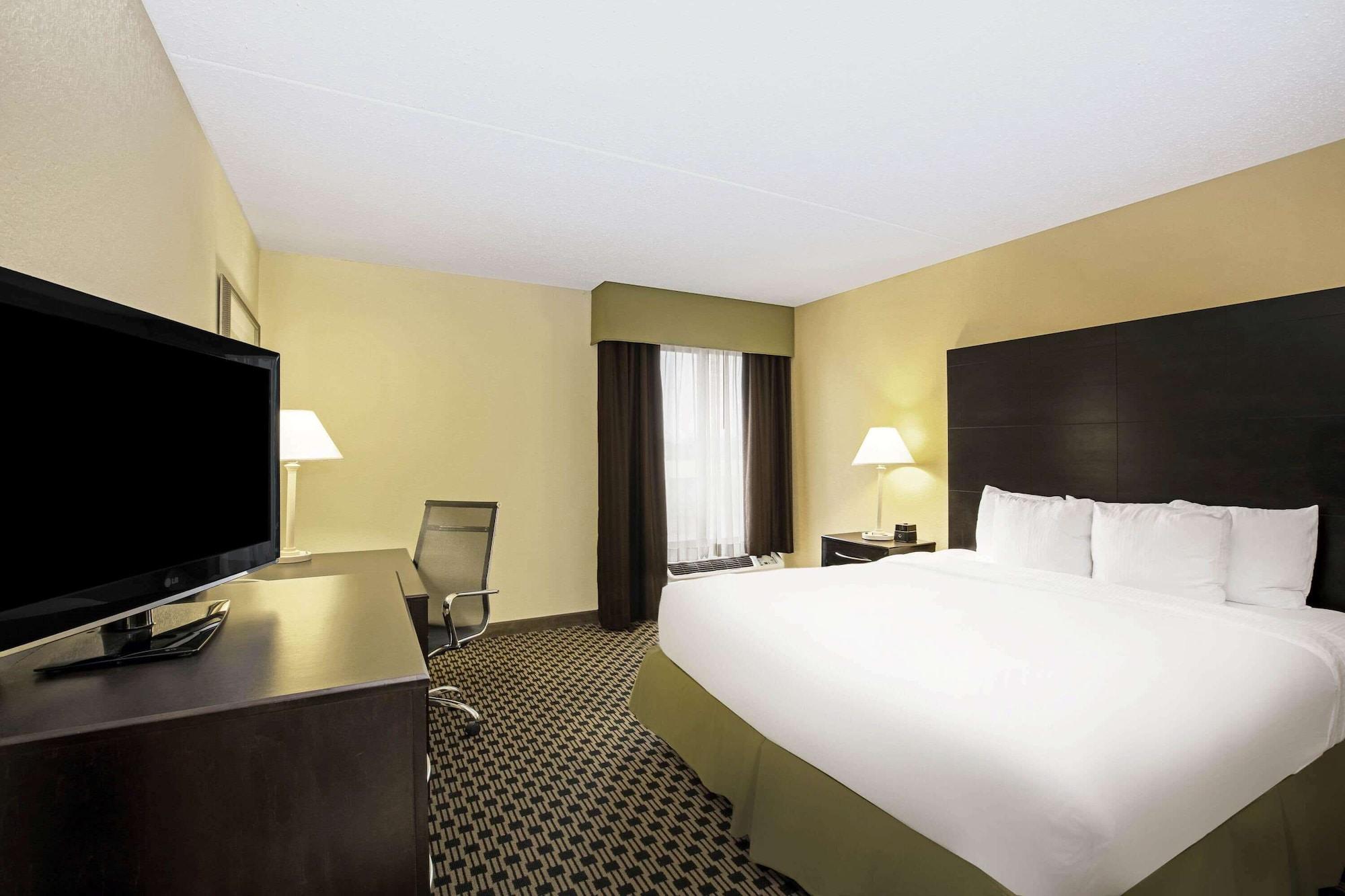 La Quinta By Wyndham Salina Hotell Exteriör bild