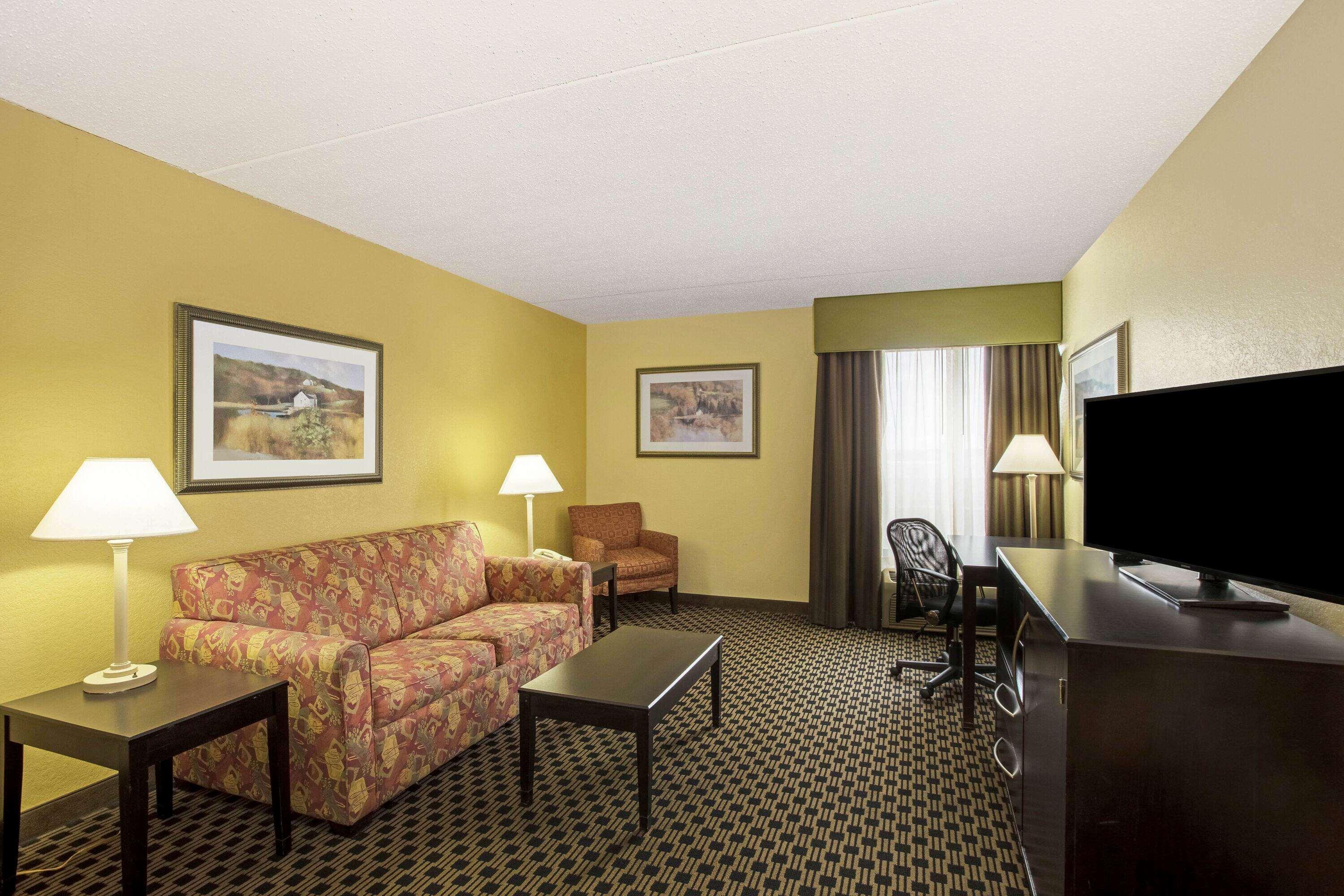 La Quinta By Wyndham Salina Hotell Exteriör bild