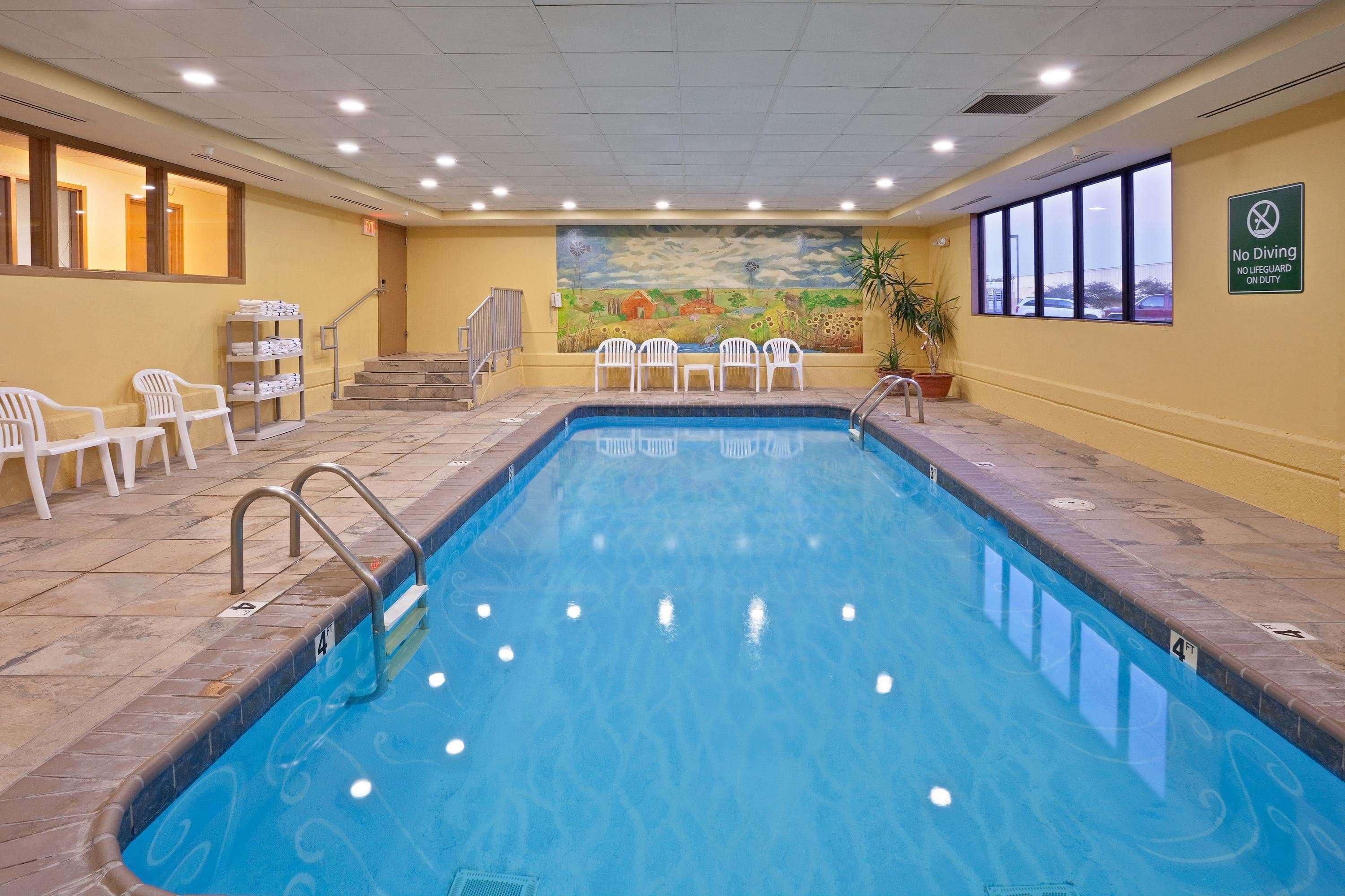 La Quinta By Wyndham Salina Hotell Exteriör bild