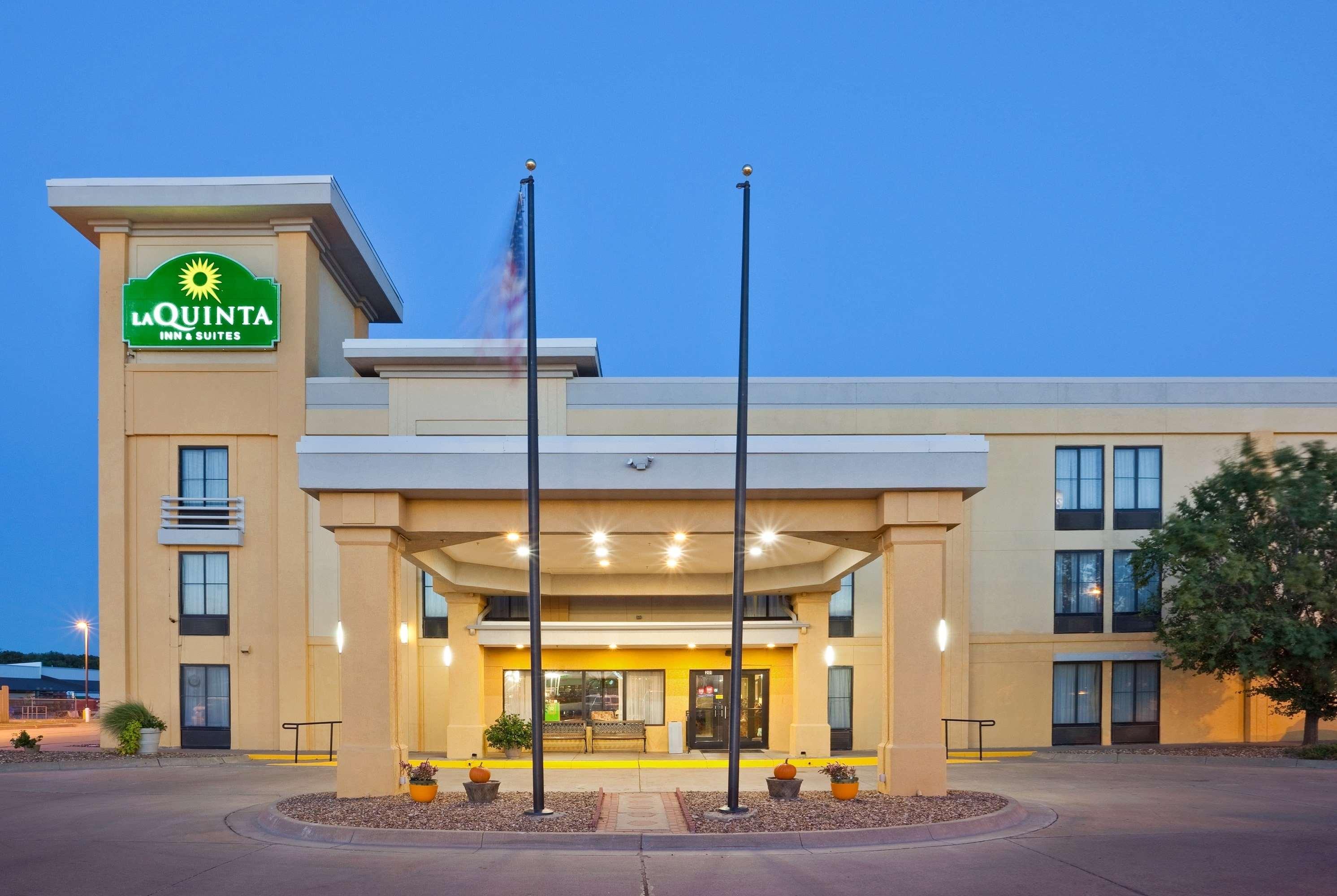 La Quinta By Wyndham Salina Hotell Exteriör bild