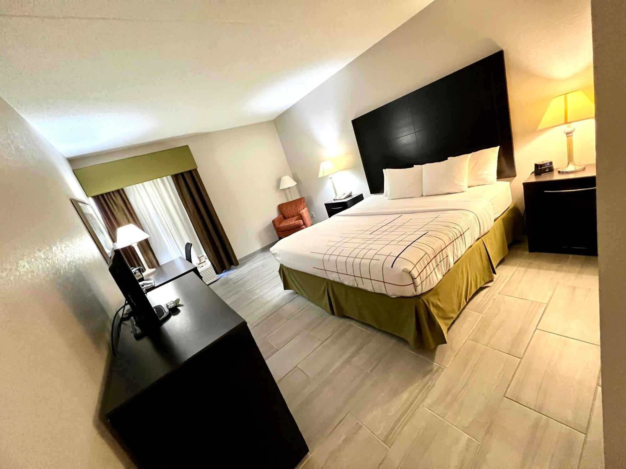 La Quinta By Wyndham Salina Hotell Exteriör bild